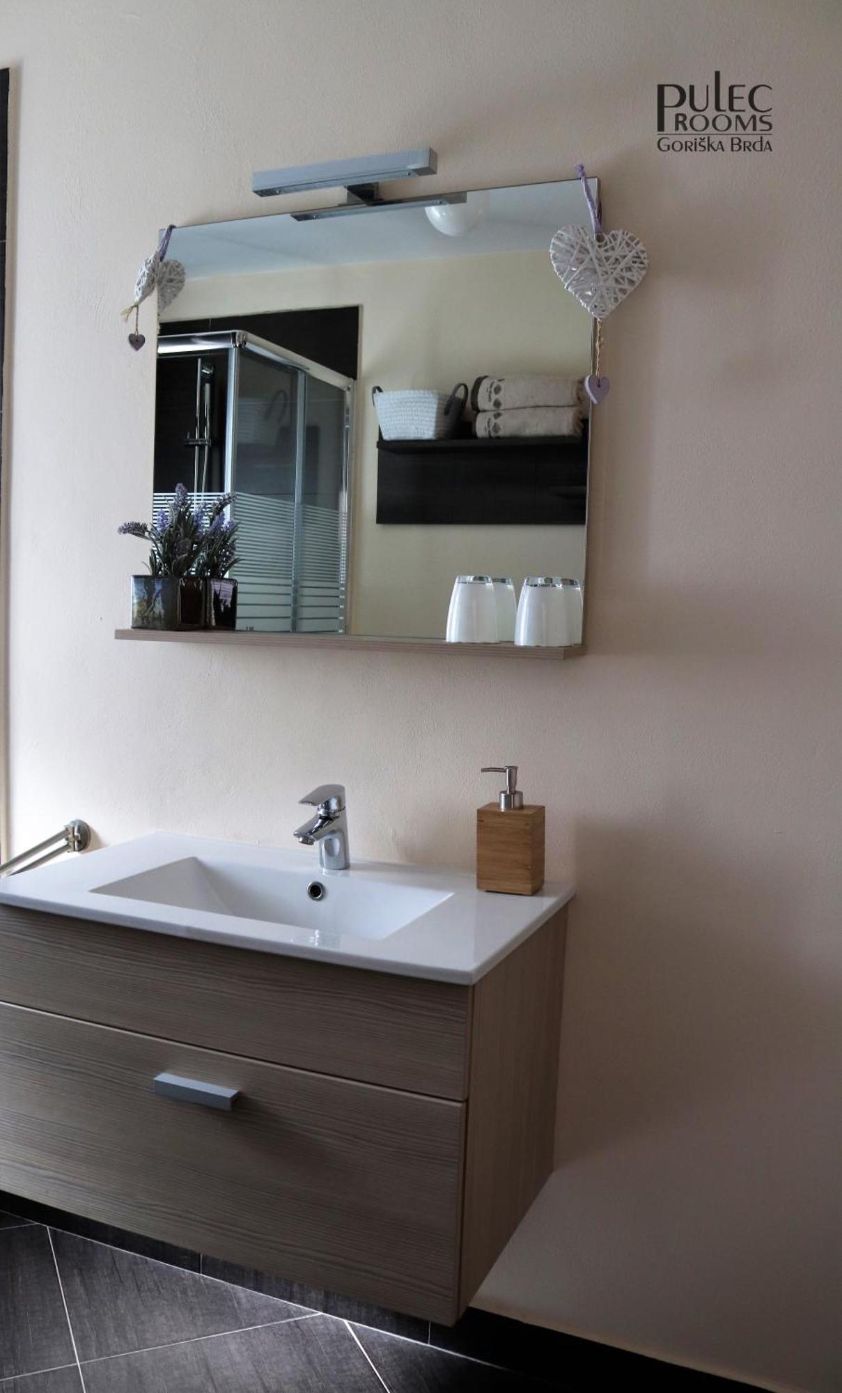 Apartma Sobe Pulec ドブロボ エクステリア 写真