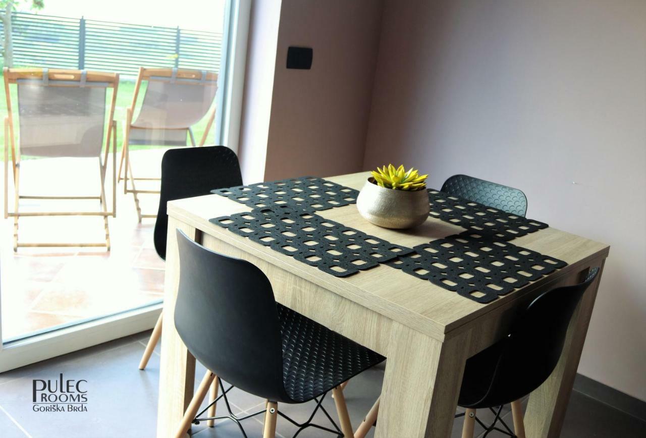 Apartma Sobe Pulec ドブロボ エクステリア 写真