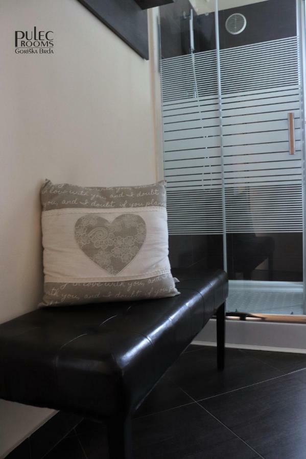 Apartma Sobe Pulec ドブロボ エクステリア 写真