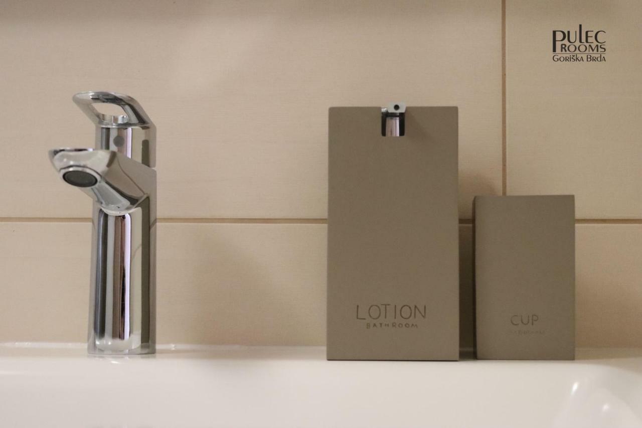 Apartma Sobe Pulec ドブロボ エクステリア 写真
